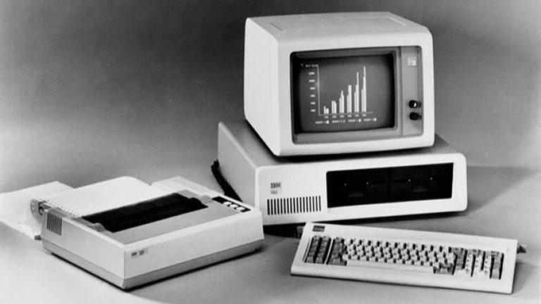 1980 marked an important shift from mainframe systems to personal computers (PCs). The widespread adoption of PCs brought fleet management into a new stage by enabling businesses to store structured information, process large volumes of data on vehicles, drivers, and transportation operations more efficiently, and establish a foundation for integrating modern data sources in the years that followed.