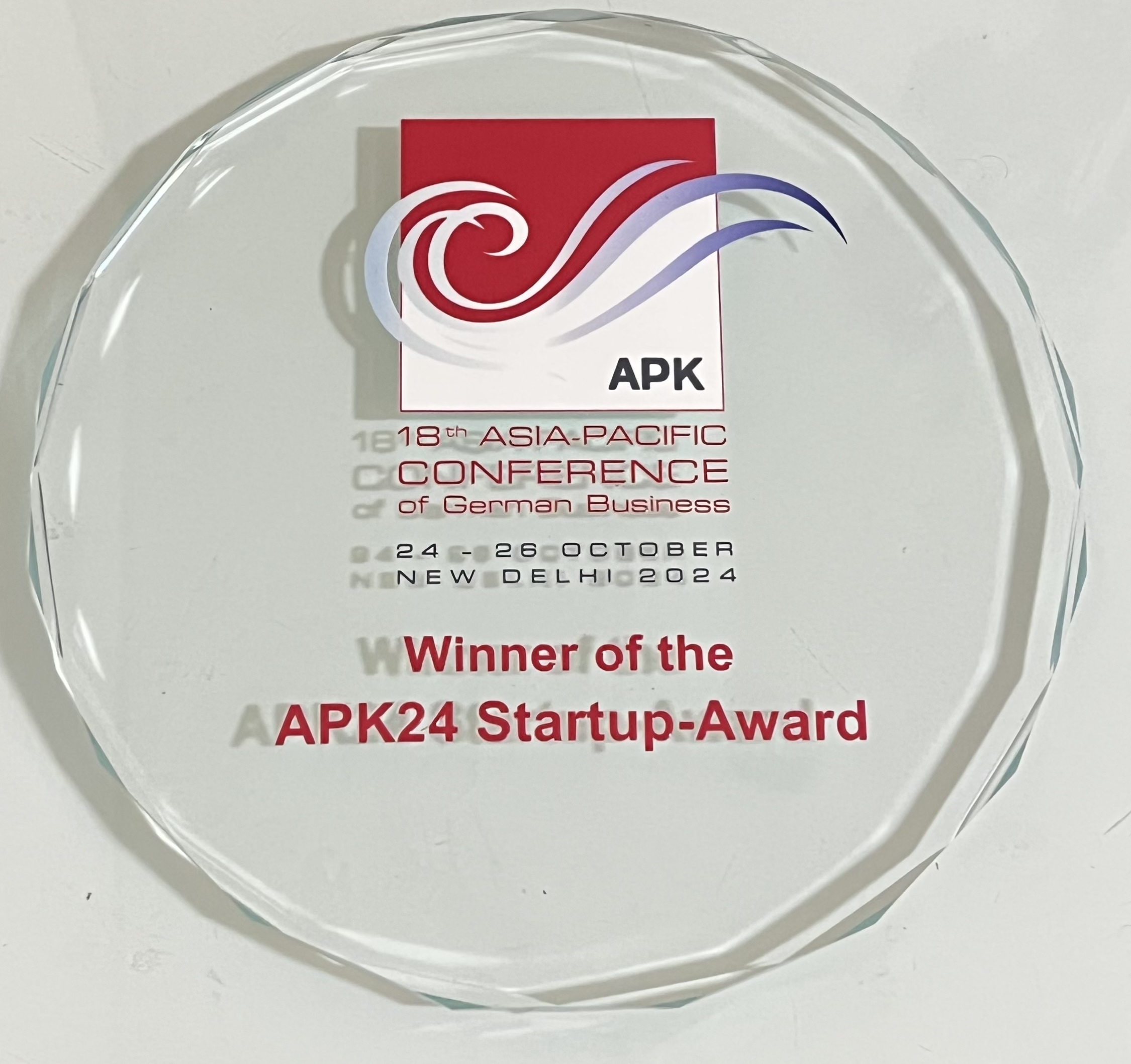 APK24 Startup Award trophy presented to Vietsol at the 18th Asia-Pacific Conference of German Business in New Delhi 2024