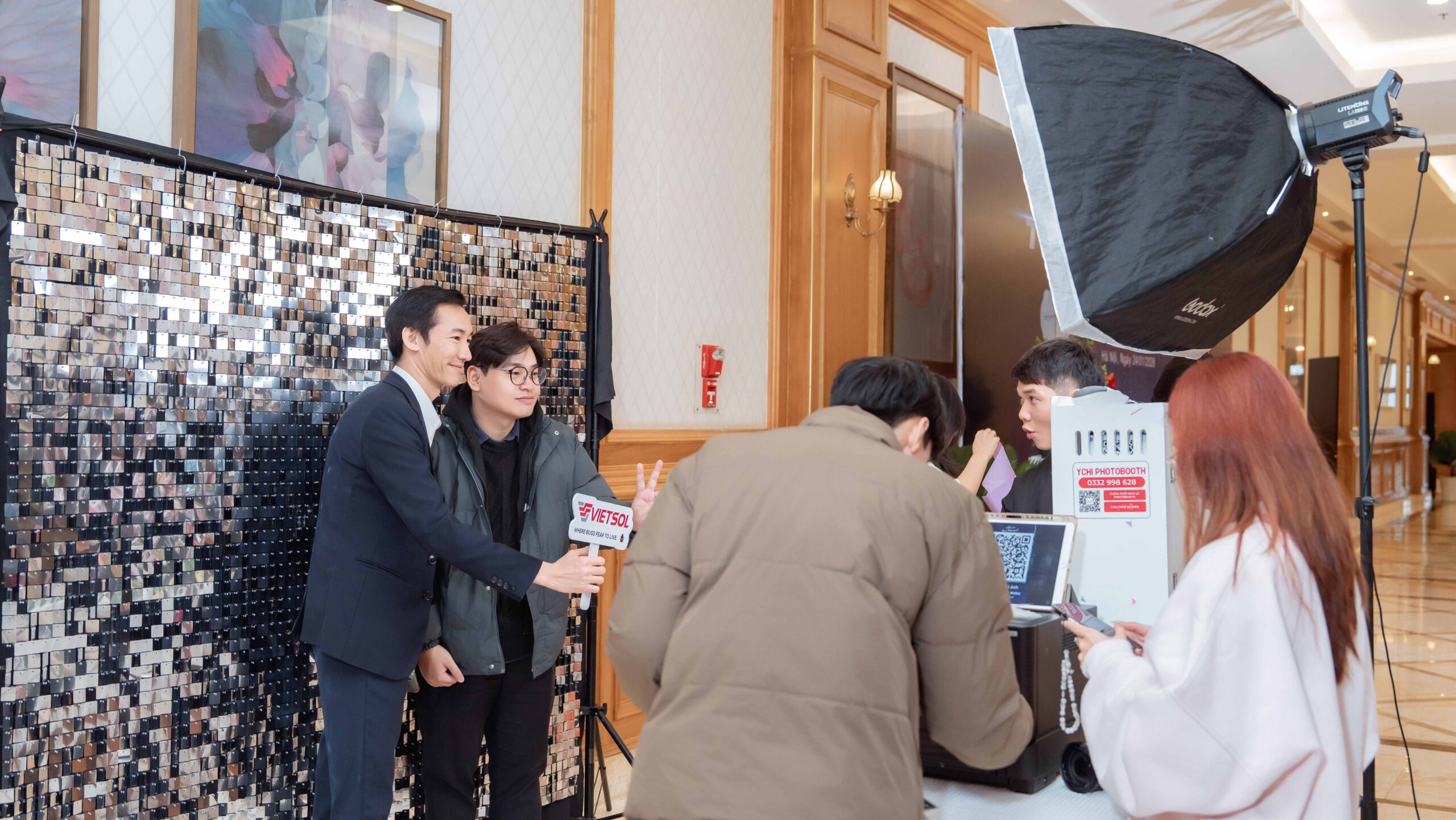 Vietsol Year End Party, networking moment