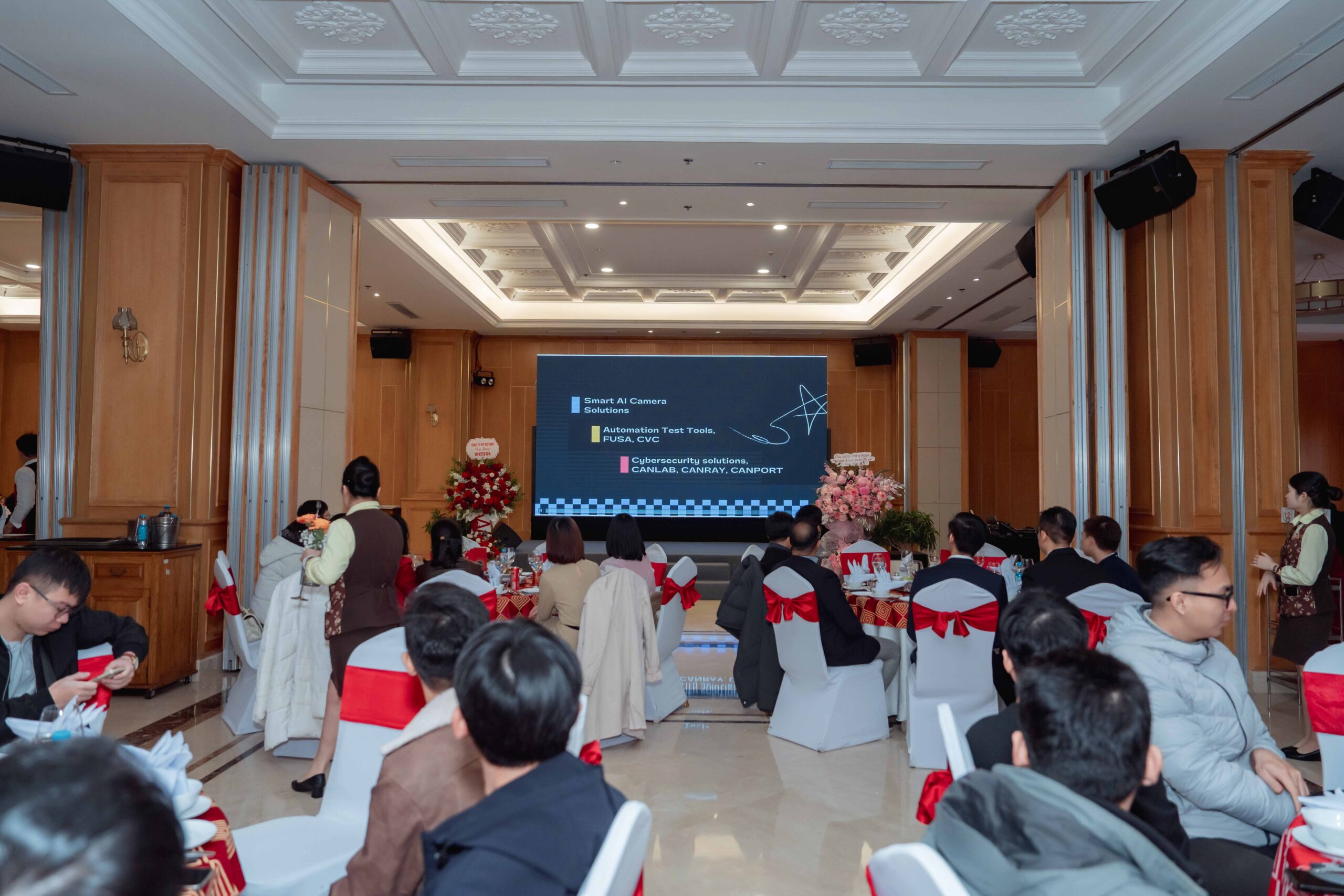 Vietsol Year End Party, networking moment