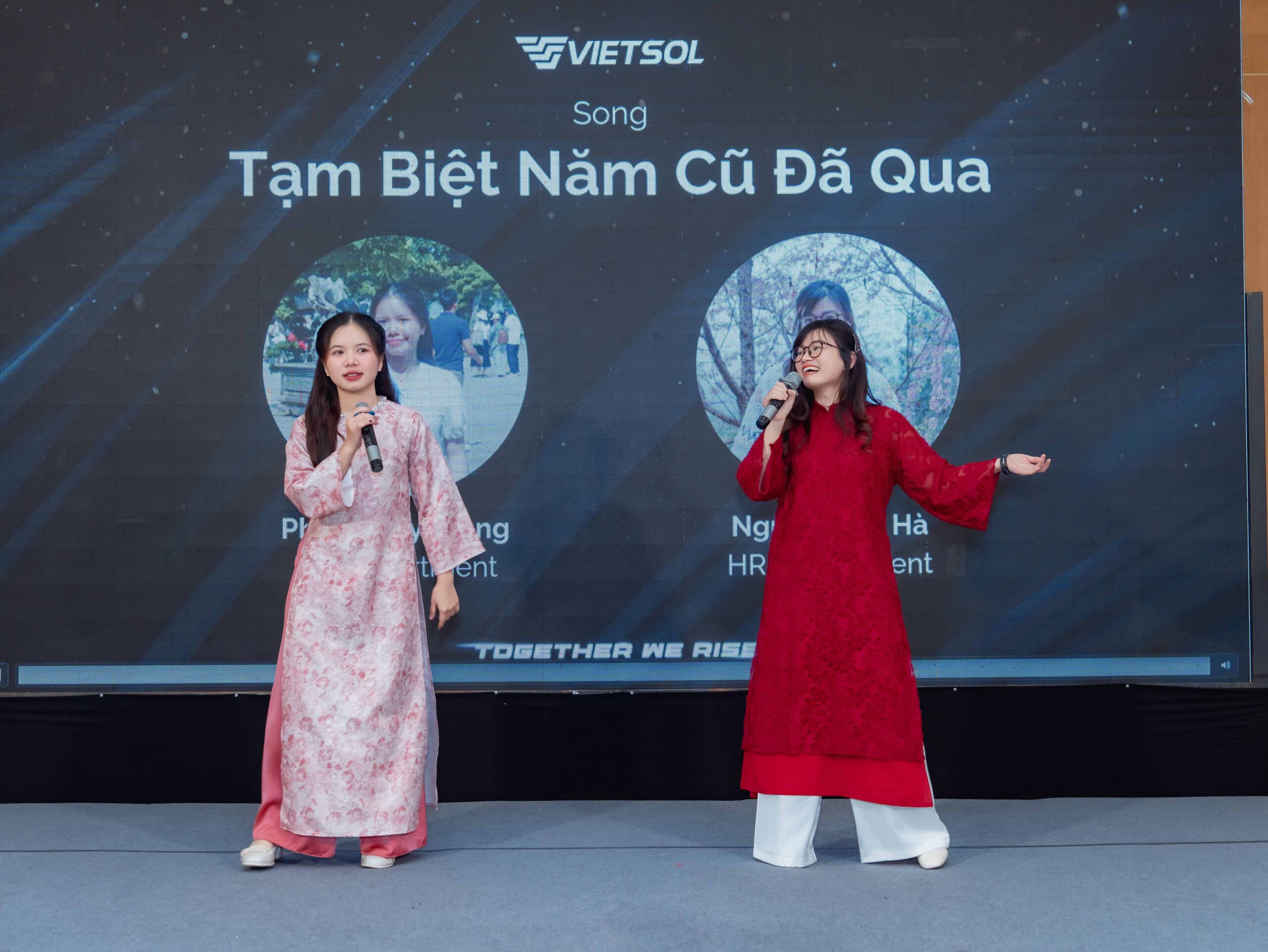 Vietsol Year End Party, stage moment