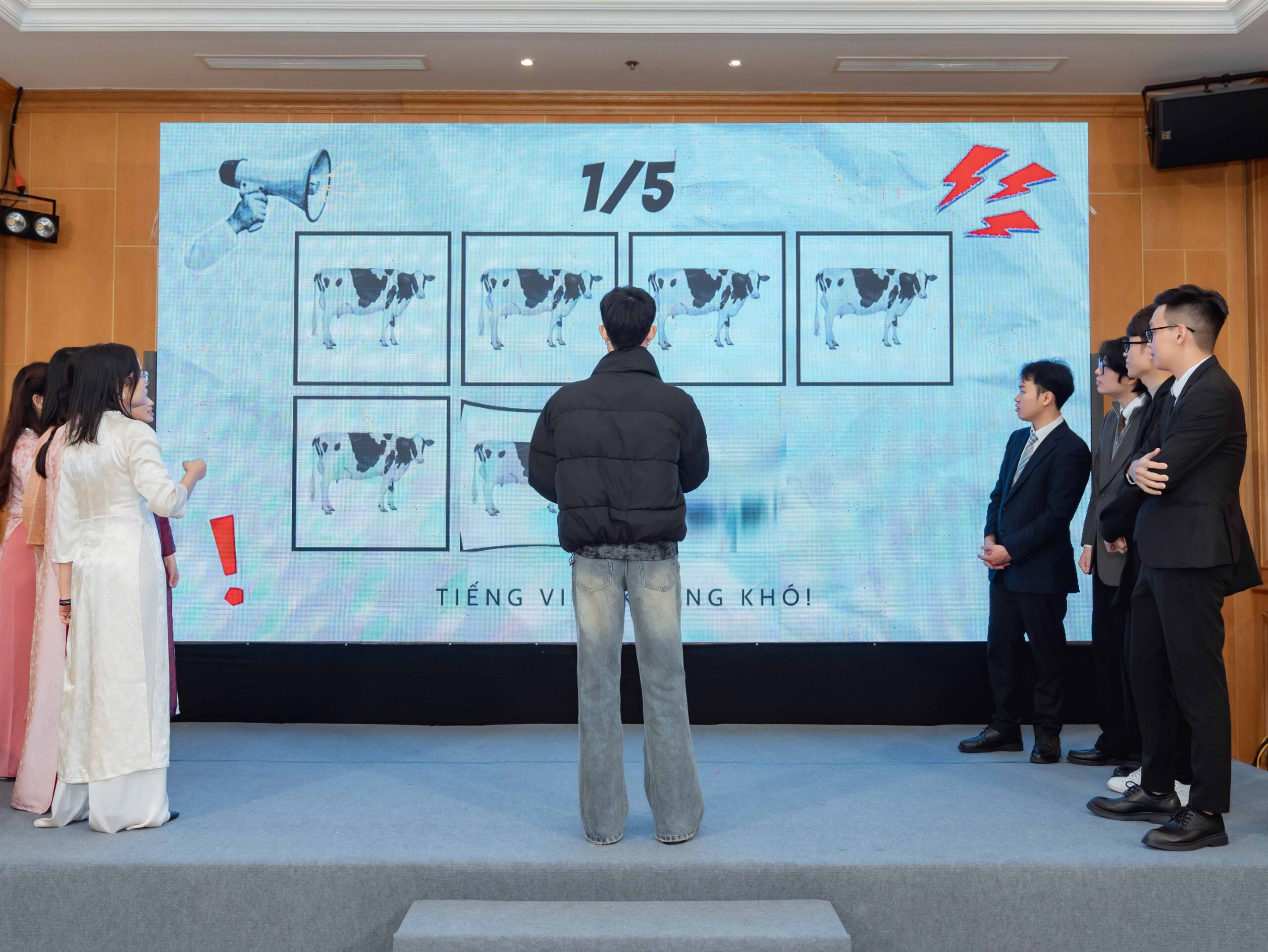 Vietsol Year End Party, stage moment