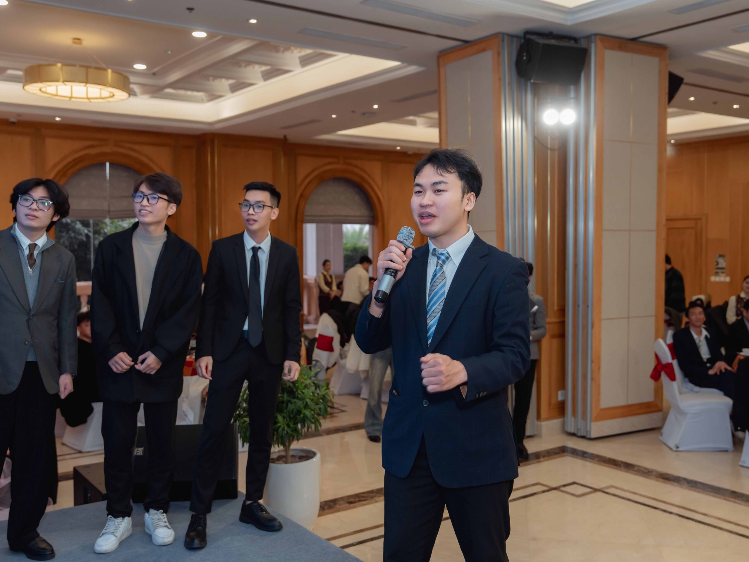 Vietsol Year End Party, networking moment