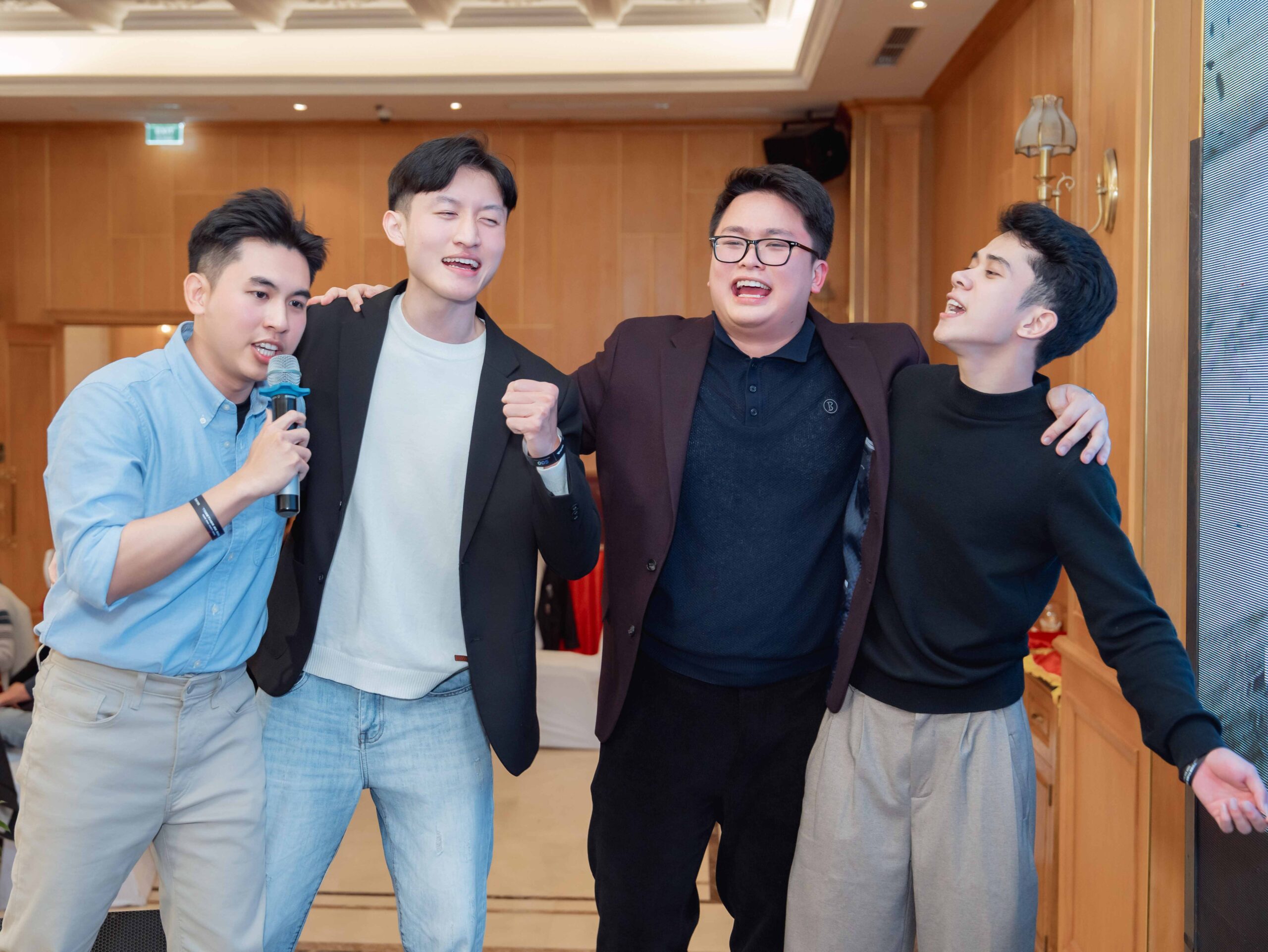 Vietsol Year End Party, networking moment