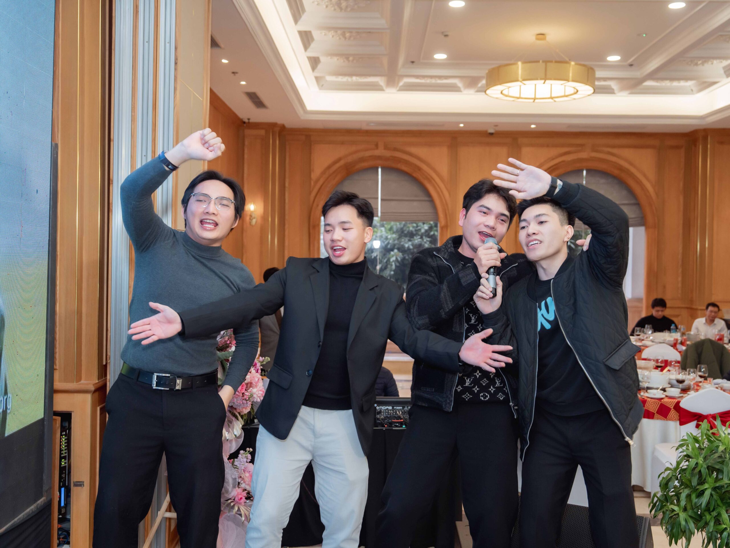 Vietsol Year End Party, networking moment