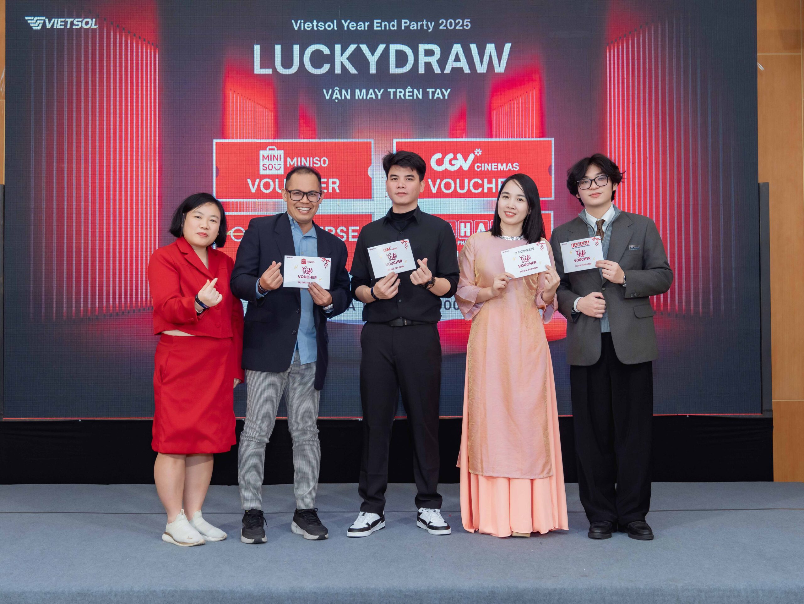 Vietsol Year End Party, stage moment